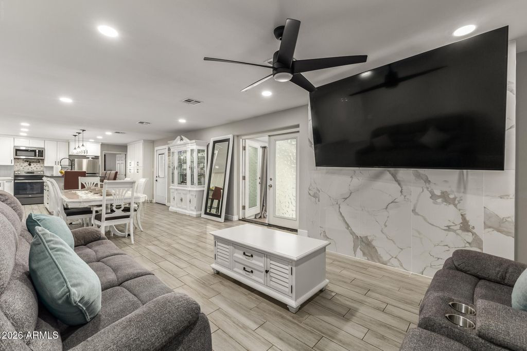 Image 9 of property listing at 5738 W PIERSON Street, Phoenix, AZ 85031