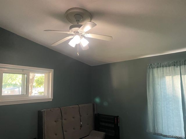 15341 Marlow Corner, Oak Park, MI 48237