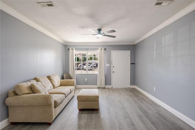 8725 N 52ND STREET, Tampa, FL 33617