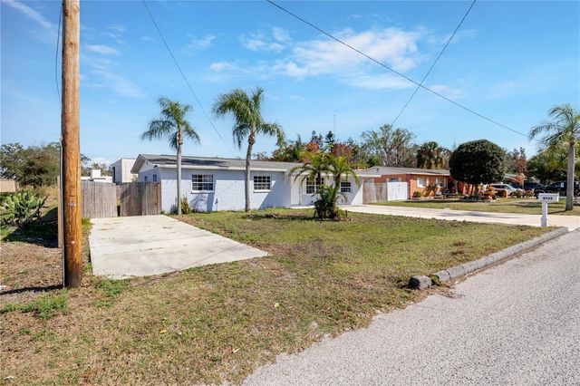 8725 N 52ND STREET, Tampa, FL 33617