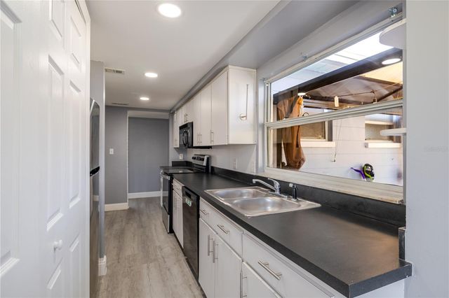 8725 N 52ND STREET, Tampa, FL 33617