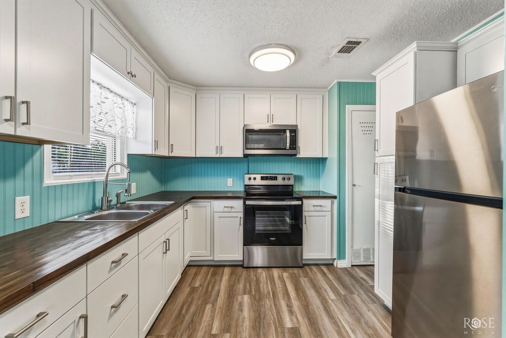 Image 12 of property listing at 1216 Linda Lee Drive, San Angelo, TX 76905