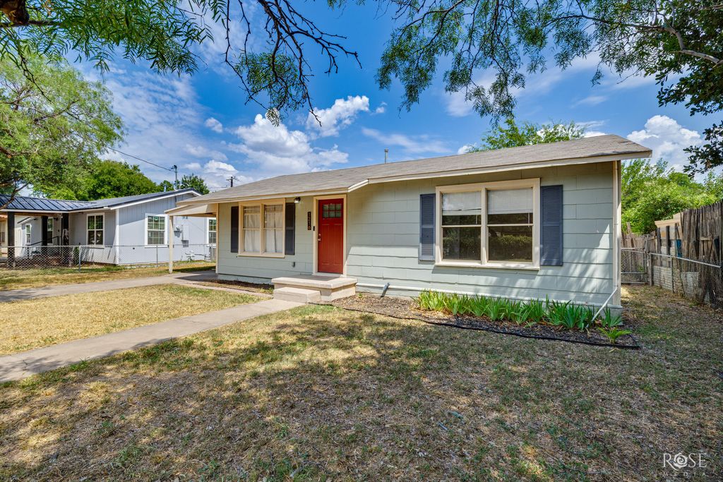 Image 3 of property listing at 1216 Linda Lee Drive, San Angelo, TX 76905
