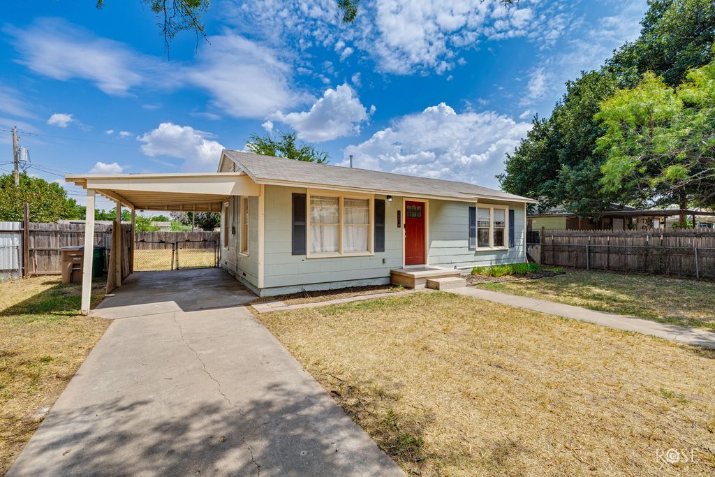 Image 5 of property listing at 1216 Linda Lee Drive, San Angelo, TX 76905