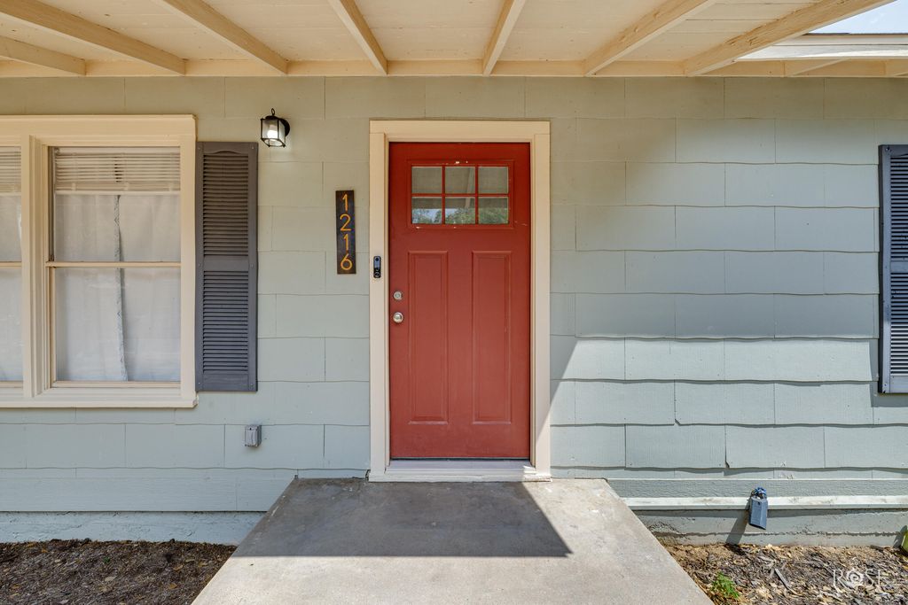 Image 6 of property listing at 1216 Linda Lee Drive, San Angelo, TX 76905