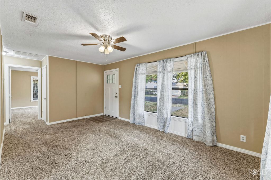 Image 9 of property listing at 1216 Linda Lee Drive, San Angelo, TX 76905