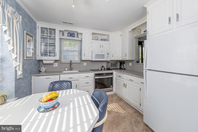 4 STEWART LN, Deptford, NJ 08096