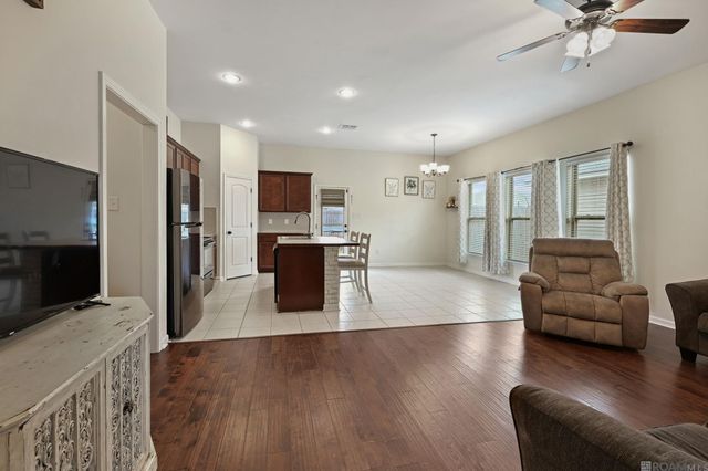 42510 Pebblestone Ave, Prairieville, LA 70769