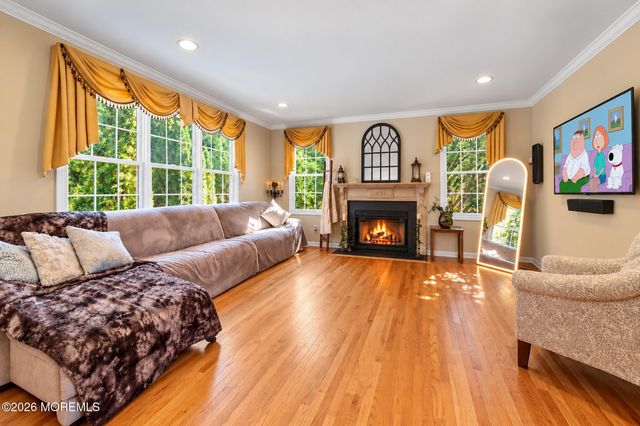 10 Treetops Drive, Monroe Twp, NJ 08831