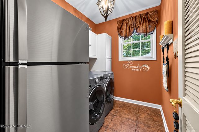 10 Treetops Drive, Monroe Twp, NJ 08831