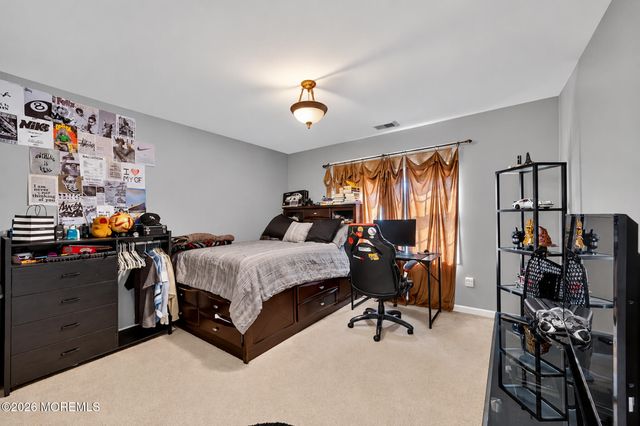 10 Treetops Drive, Monroe Twp, NJ 08831