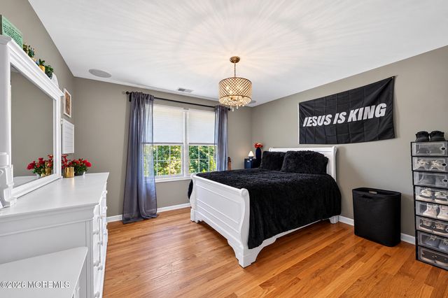 10 Treetops Drive, Monroe Twp, NJ 08831