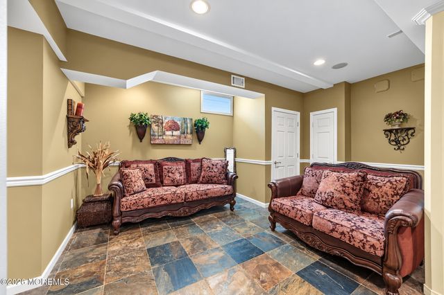 10 Treetops Drive, Monroe Twp, NJ 08831