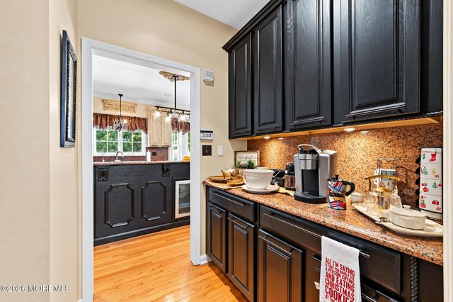 10 Treetops Drive, Monroe Twp, NJ 08831