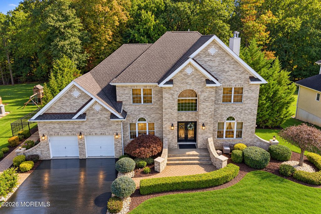 10 Treetops Drive, Monroe Twp, NJ 08831