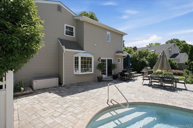 8 Griggs Drive, Greenlawn, NY 11740