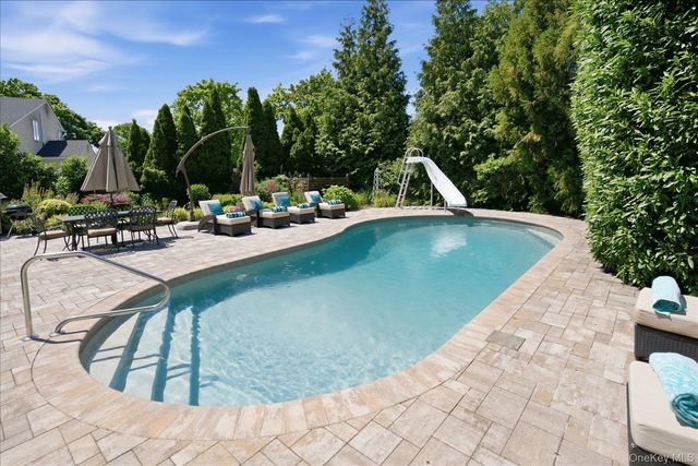 8 Griggs Drive, Greenlawn, NY 11740
