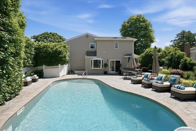 8 Griggs Drive, Greenlawn, NY 11740
