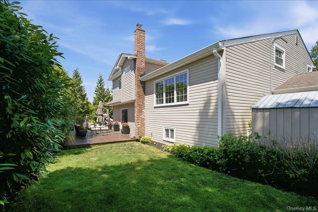 8 Griggs Drive, Greenlawn, NY 11740