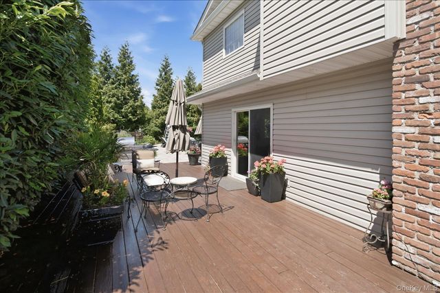 8 Griggs Drive, Greenlawn, NY 11740