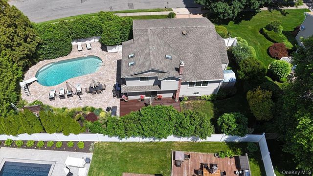 8 Griggs Drive, Greenlawn, NY 11740