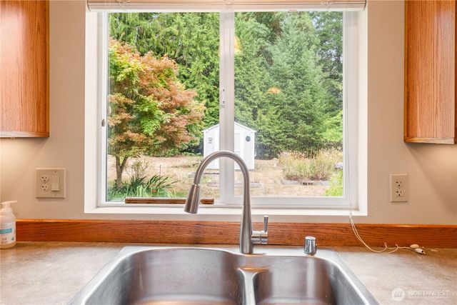 1011 E Sunset Hill Road, Shelton, WA 98584