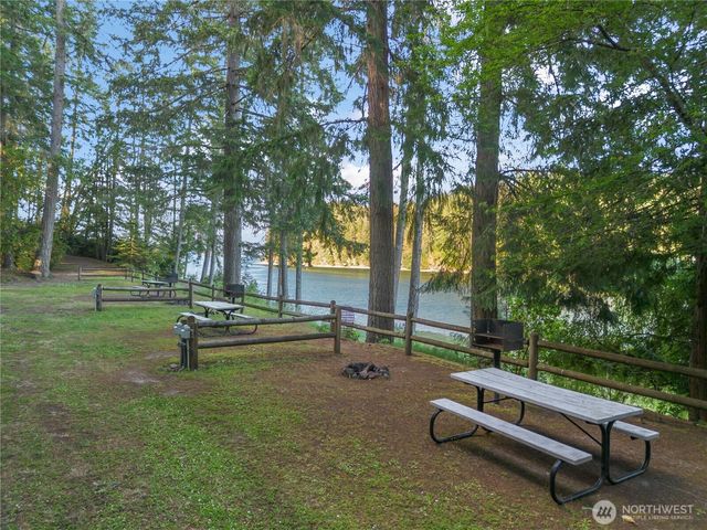 1011 E Sunset Hill Road, Shelton, WA 98584