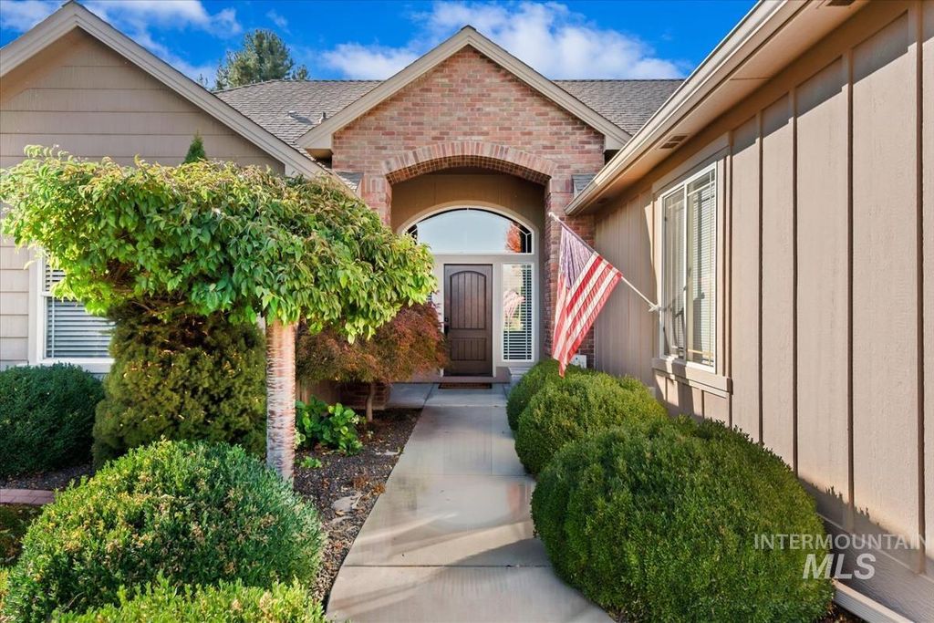 2899 N Silverleaf Way, Meridian, ID 83646 photo 2