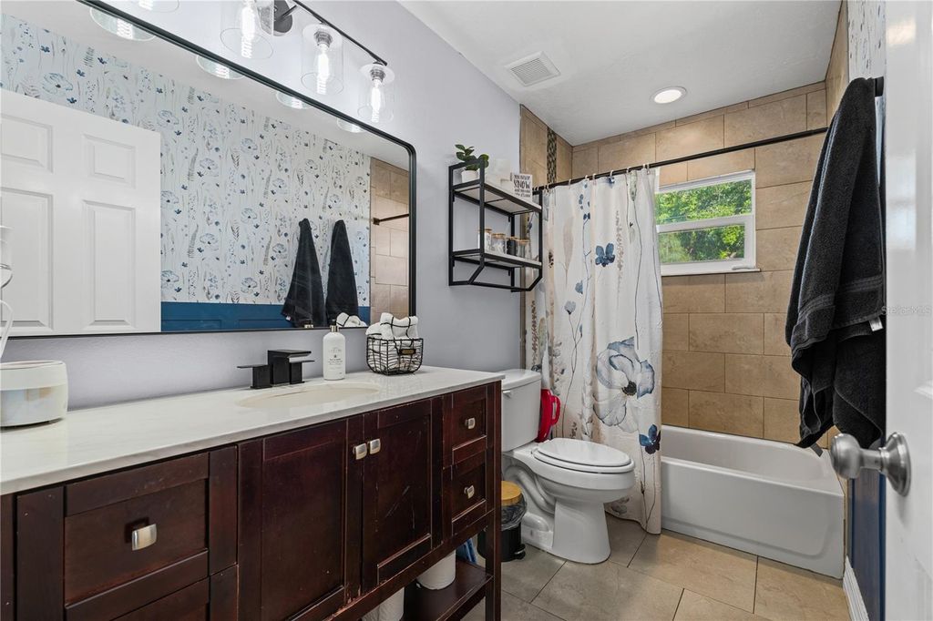 Image 15 of property listing at 3457 LALANI BOULEVARD, Sarasota, FL 34232