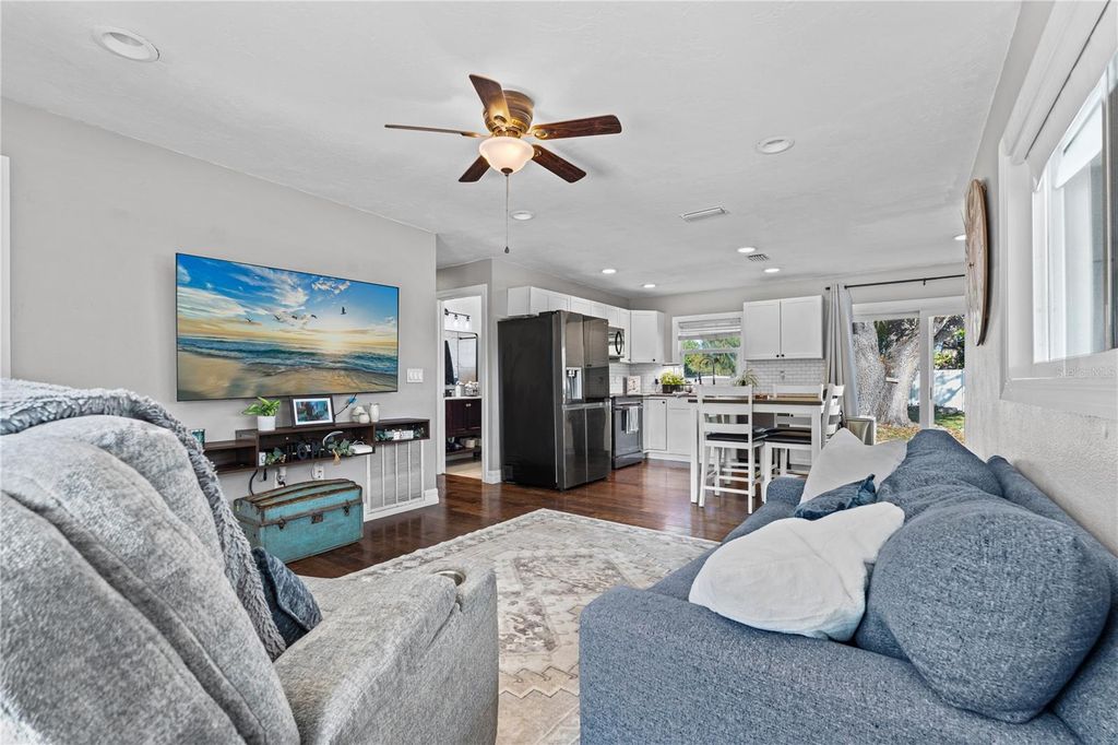 Image 3 of property listing at 3457 LALANI BOULEVARD, Sarasota, FL 34232