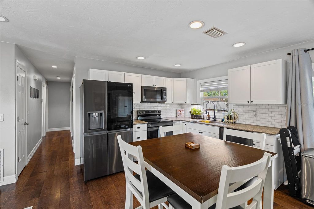 Image 4 of property listing at 3457 LALANI BOULEVARD, Sarasota, FL 34232