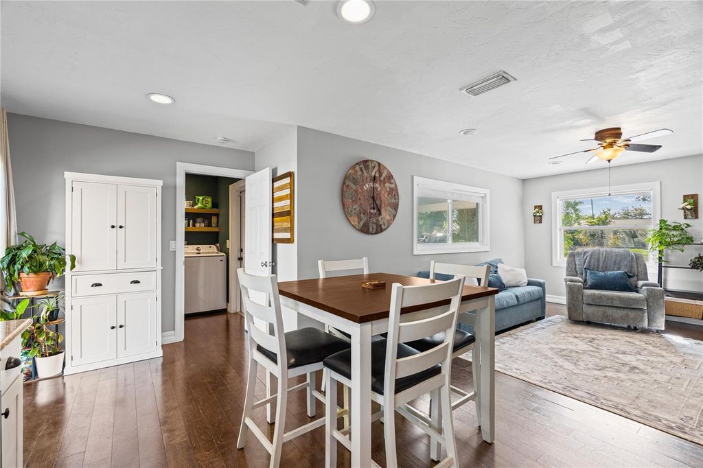 Image 6 of property listing at 3457 LALANI BOULEVARD, Sarasota, FL 34232