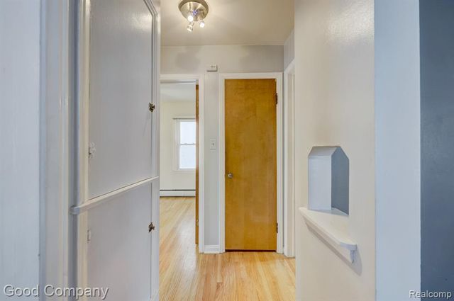 2011 Harwood Avenue, Royal Oak, MI 48067