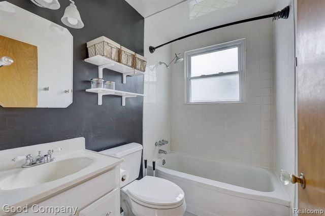 2011 Harwood Avenue, Royal Oak, MI 48067