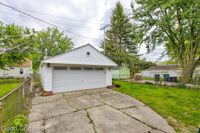 2011 Harwood Avenue, Royal Oak, MI 48067