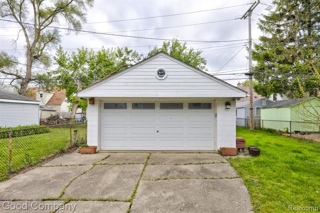 2011 Harwood Avenue, Royal Oak, MI 48067