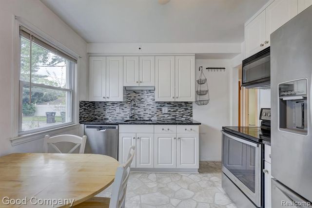 2011 Harwood Avenue, Royal Oak, MI 48067