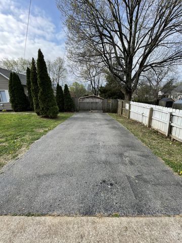 109 W 17th St, Columbia, TN 38401