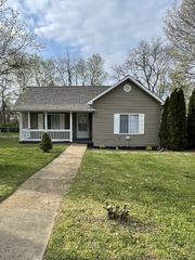 109 W 17th St, Columbia, TN 38401