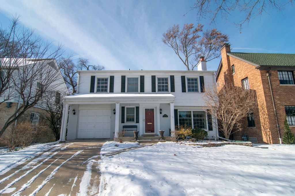 Image 1 of property listing at 2732 Lincolnwood Drive, Evanston, IL 60201