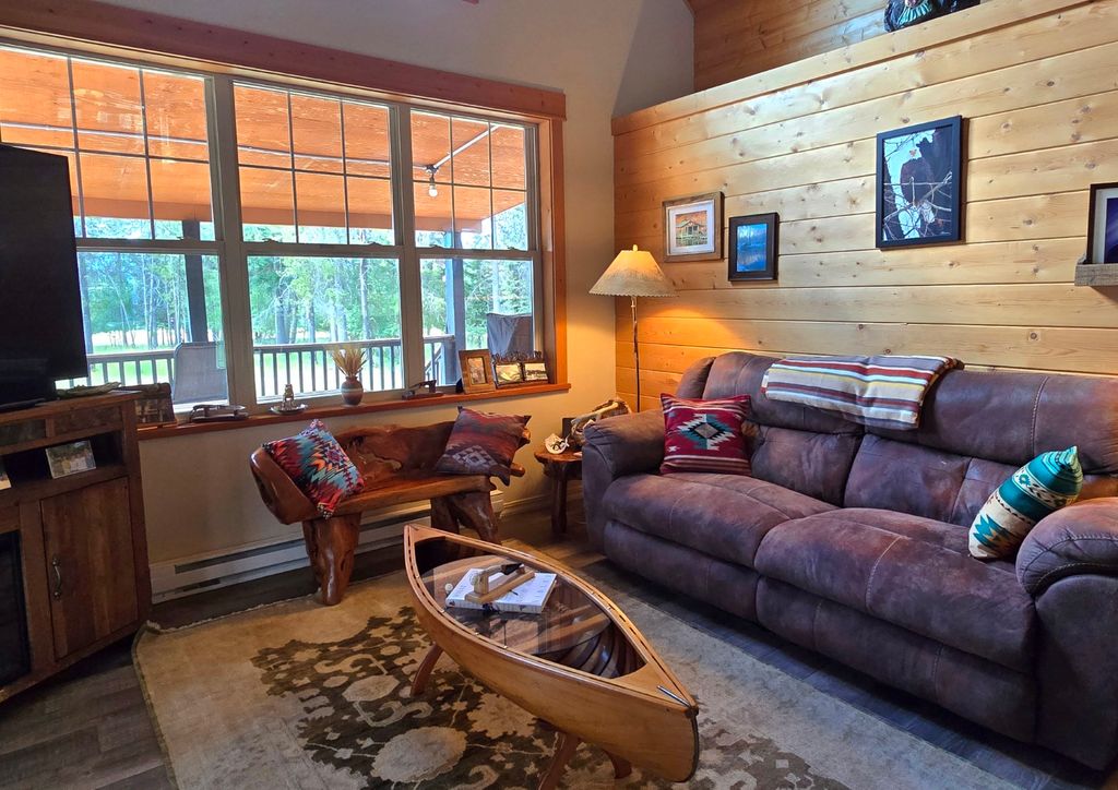Image 6 of property listing at 22 Pinewoods Drive, Trout Creek, MT 59874
