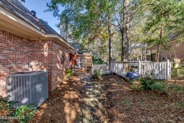 101 Honey Locust Court, Madison, MS 39110
