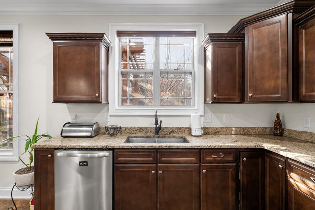 531 Stonegate Dr, Clarksville, TN 37043