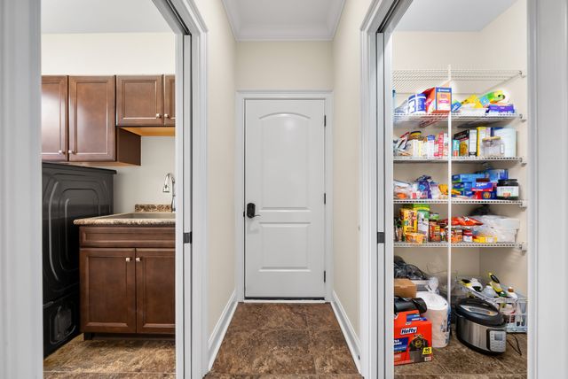 531 Stonegate Dr, Clarksville, TN 37043