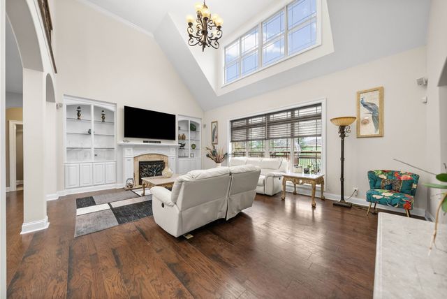 531 Stonegate Dr, Clarksville, TN 37043