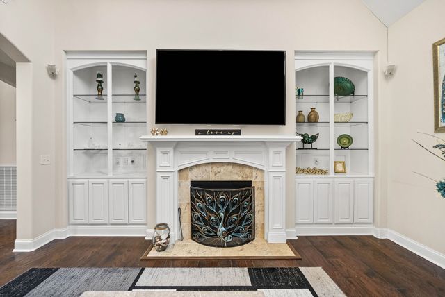 531 Stonegate Dr, Clarksville, TN 37043