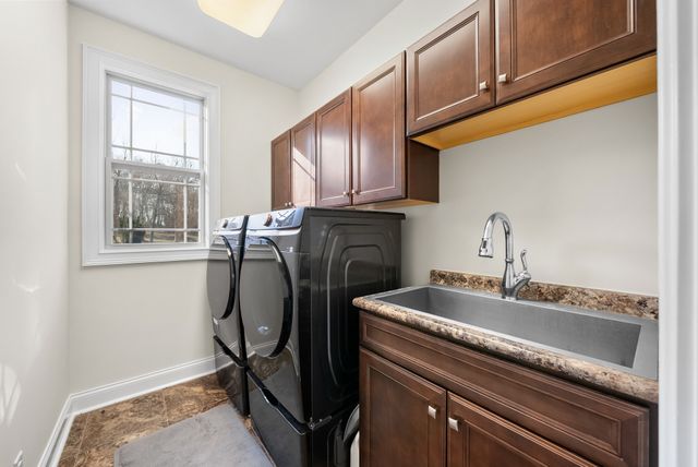 531 Stonegate Dr, Clarksville, TN 37043