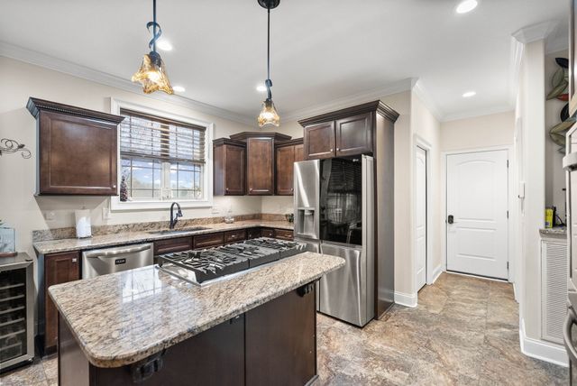 531 Stonegate Dr, Clarksville, TN 37043