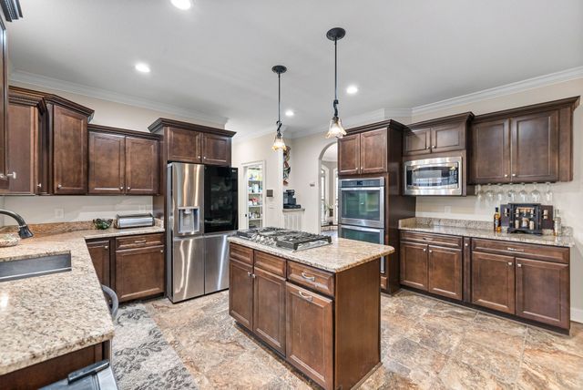 531 Stonegate Dr, Clarksville, TN 37043