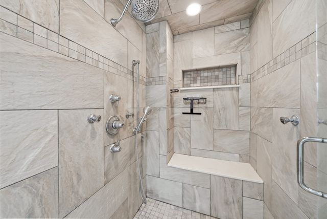 531 Stonegate Dr, Clarksville, TN 37043